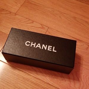 CHANEL box